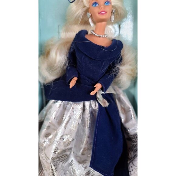Avon Winter Velvet Barbie - Picture 4 of 10